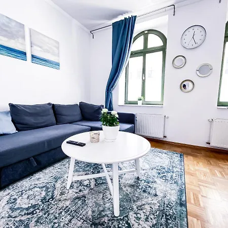 Zentraler Altbau Am Clara-zetkin-park, Rb-arena Um Ecke, Netflix Inklusive Apartment *